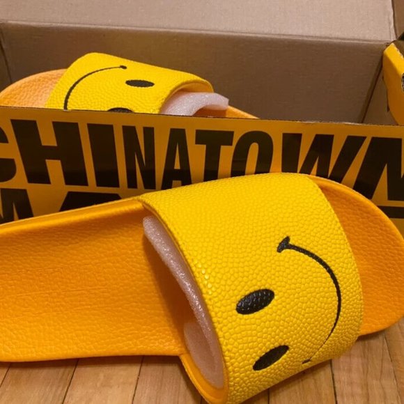 CHINATOWN MARKET CTM SMILEY YELLOW SLIDE CTMS250032 NEW with TAGS - Picture 4 of 8